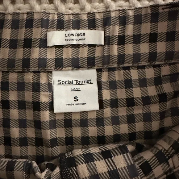 Hollister Social Tourist Tan and Black Plaid Pleated Mini Skirt - Picture 3 of 3